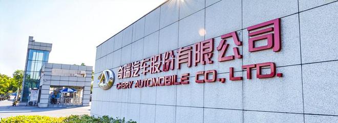 命可真硬！轿车被压成铁饼人却没事国产车标志成亮点(图15)