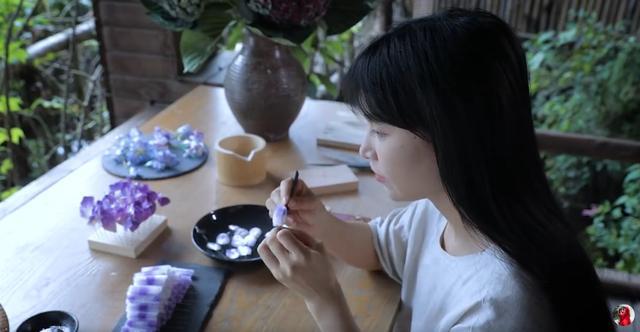 李子柒归来弹钢琴唱《如愿》停更3年经历了什么｜大象夜读(图13)