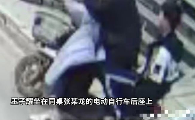 姑姑透露子耀被害细节：走了6公里去汇合为了讨好同学还买了烟(图7)