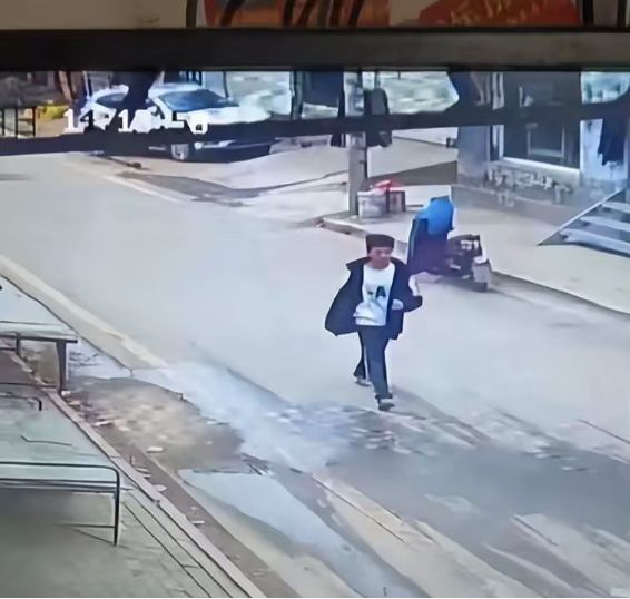 姑姑透露子耀被害细节：走了6公里去汇合为了讨好同学还买了烟(图5)