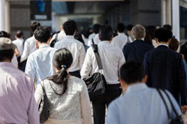 若不出意外2025年下半年开始大部分家庭可能面临“四大难题”(图1)