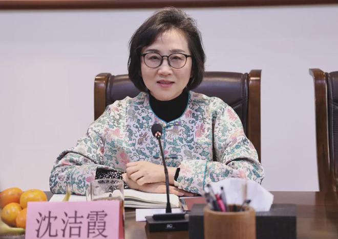 开封文化艺术职业学院召开庆祝“三八”国际劳动妇女节座谈会(图1)