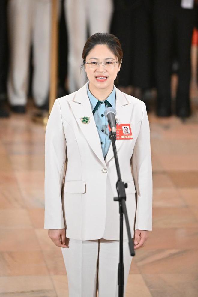 两会之后为何全网都在质疑全国人大代表赵昭回乡养牛创业？(图9)