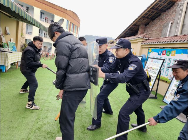 宜宾市江安县夕佳山镇中心幼儿园开展最小应急单元专题培训(图2)