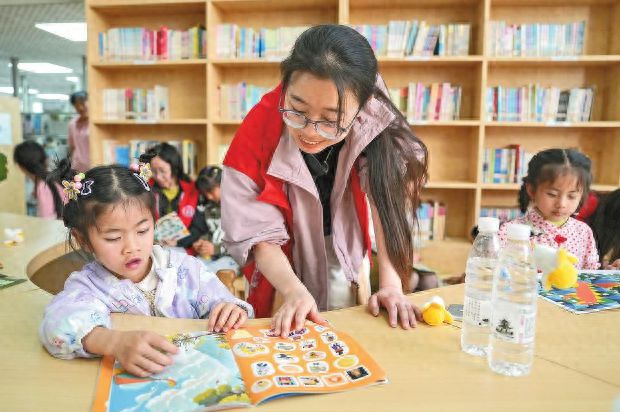 云南各地开展丰富多彩的阅读活动——共赴春风里书香云岭间(图1)