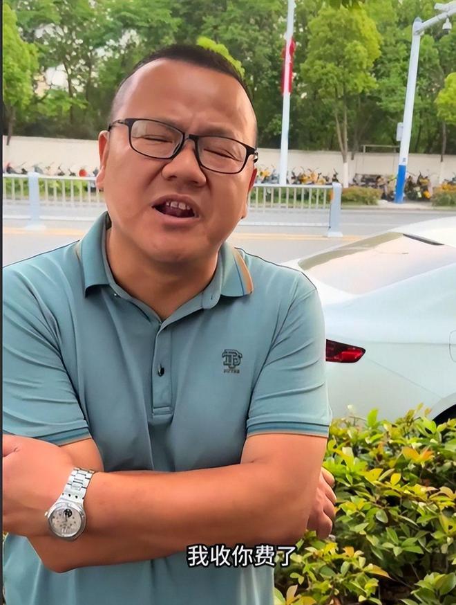 26岁女生被十几个大汉围堵索财还威胁正面照曝光身份不简单(图2)