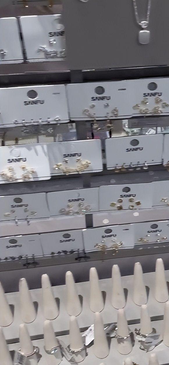 26岁女生被十几个大汉围堵索财还威胁正面照曝光身份不简单(图7)