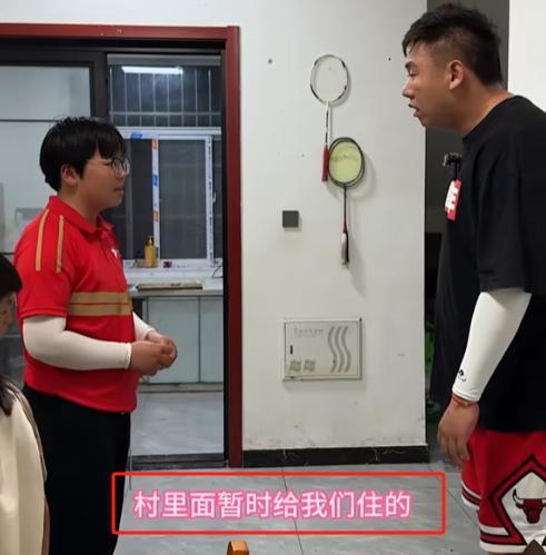 泪崩！江苏05后女生独自养活3个弟妹陌生男子转账6万：活着就行(图7)