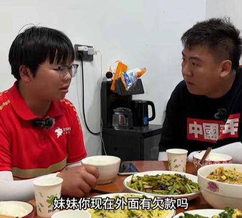 泪崩！江苏05后女生独自养活3个弟妹陌生男子转账6万：活着就行(图12)