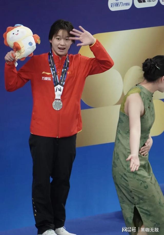 409分银牌引争议：全红婵五跳教科书为何输裁判？(图1)