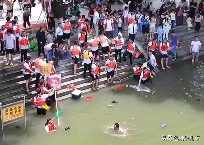 猎德村的船翻了!3条新龙舟翻2条翻船原因离谱这下要被嘲笑了(图12)