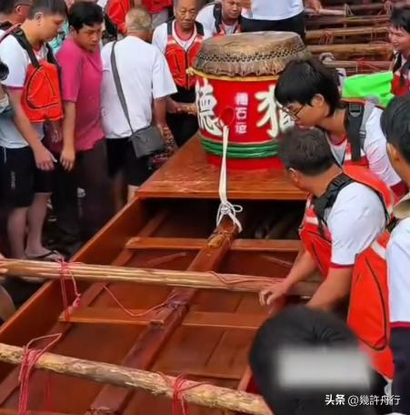 猎德村的船翻了!3条新龙舟翻2条翻船原因离谱这下要被嘲笑了(图1)