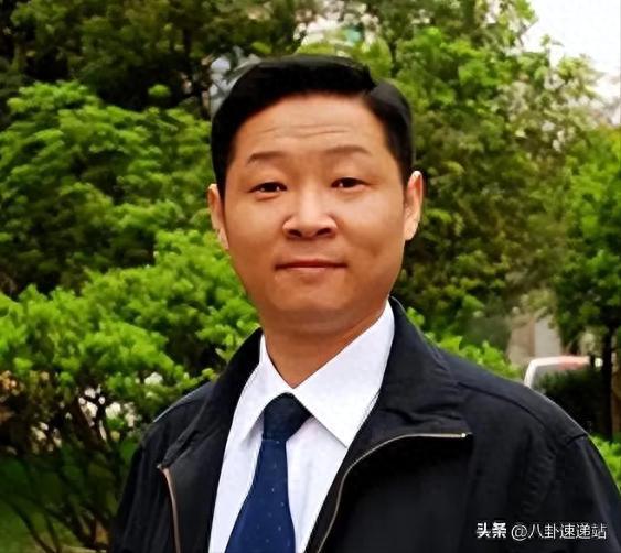 56岁赵亮带模特老婆深山养鸡16年满脸皱纹似老农他到底图啥(图1)