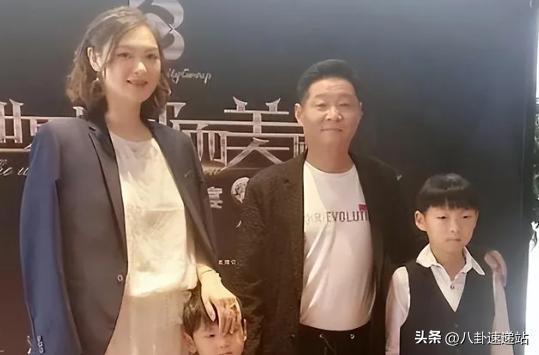 56岁赵亮带模特老婆深山养鸡16年满脸皱纹似老农他到底图啥(图7)