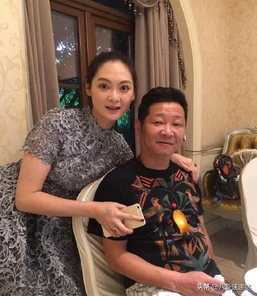 56岁赵亮带模特老婆深山养鸡16年满脸皱纹似老农他到底图啥(图21)