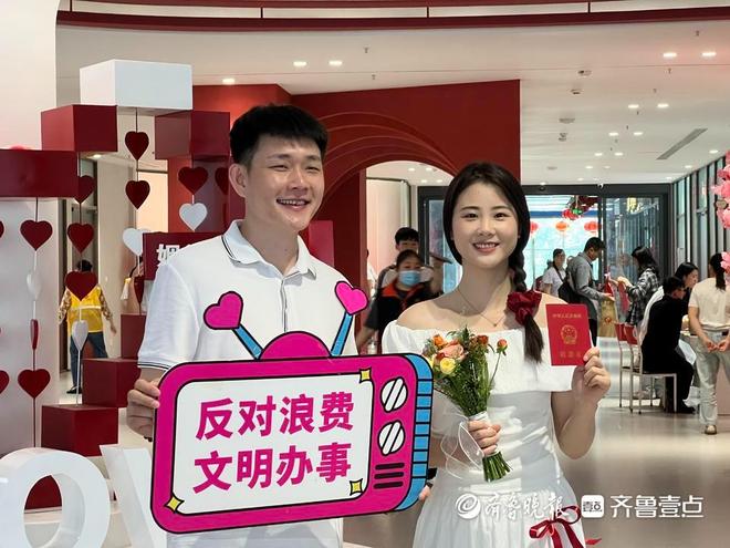 日照东港：甜蜜“520”新人领证忙打造“浪漫经济”新名片(图4)