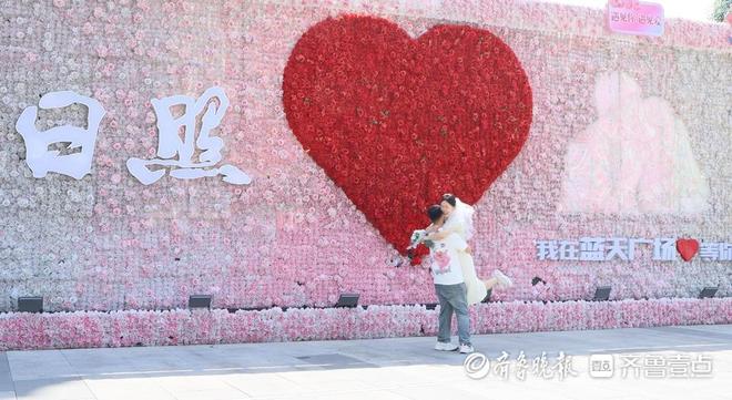 日照东港：甜蜜“520”新人领证忙打造“浪漫经济”新名片(图1)