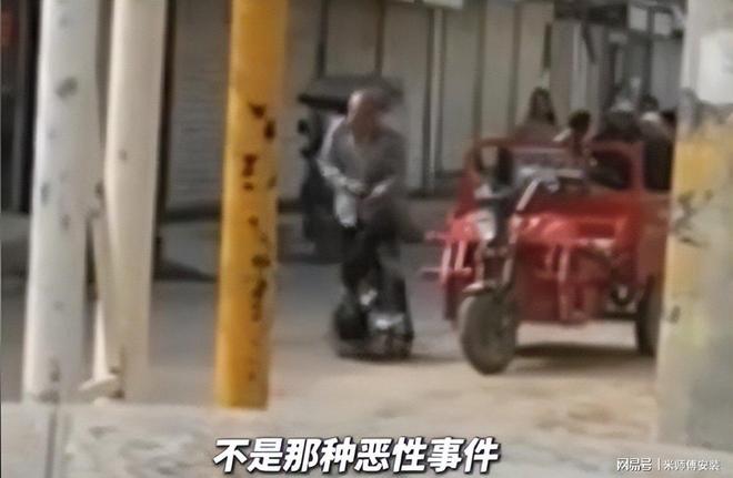 六旬老汉街头殴打老伴引发全网热议！(图4)