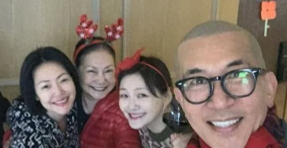 S家晒全家福！S妈笑容灿烂小S气色红润小玥儿疑现身脸被P(图8)