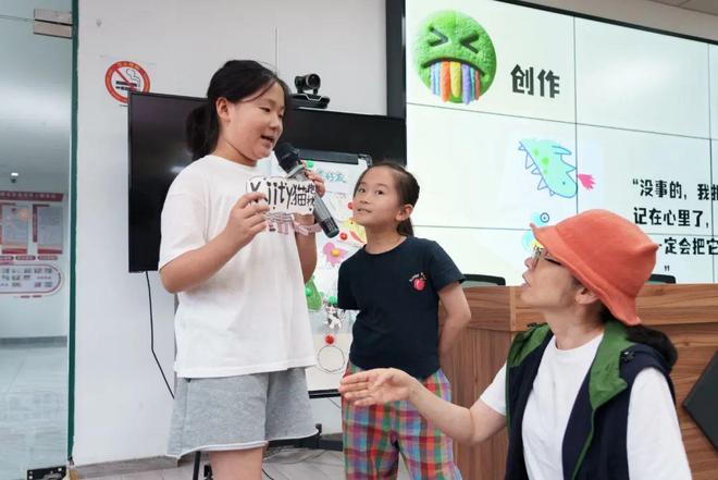萌娃论“铲屎”责任惊呆全场！家长：回去想想咋当爹(图1)