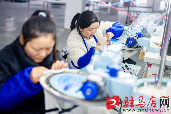 嫘祖故里织就服装闪耀全球(图1)